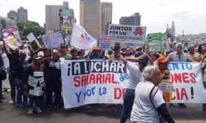 PNB impide marcha de trabajadores que exigen ajuste salarial