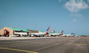 Aruba extiende hasta el 30 de agosto la restricción de vuelos con Venezuela