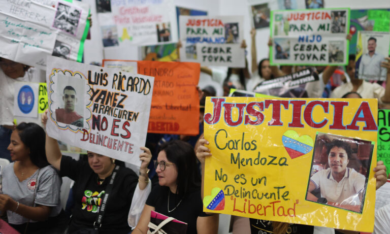 Familiares rechazan uso de detenidos en El Salvador como “ataque político”
