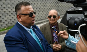 Abogados de venezolanos presos en El Salvador denuncian retraso de justicia