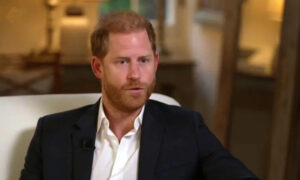 Harry no se habla con el rey Carlos III y quiere “reconciliarse” con la familia real