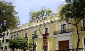 Gobierno: Plan "de falsa bandera dirigida por la CIA” buscaba "atacar" buque de EE. UU.