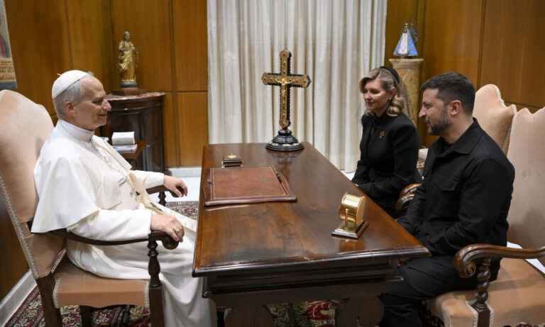 El papa León XIV recibe a Zelenski tras la misa de inicio de su pontificado