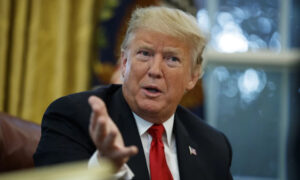 Trump critica ataques rusos contra Kiev y evalúa imponer sanciones