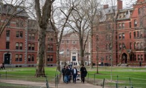 Extienden orden que impide a Trump prohibir estudiantes extranjeros en Harvard