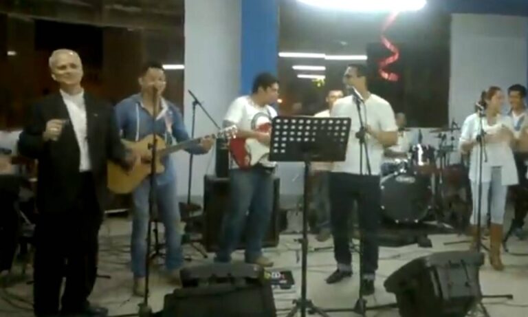 Se viraliza video del papa León XIV cantando villancicos en Perú