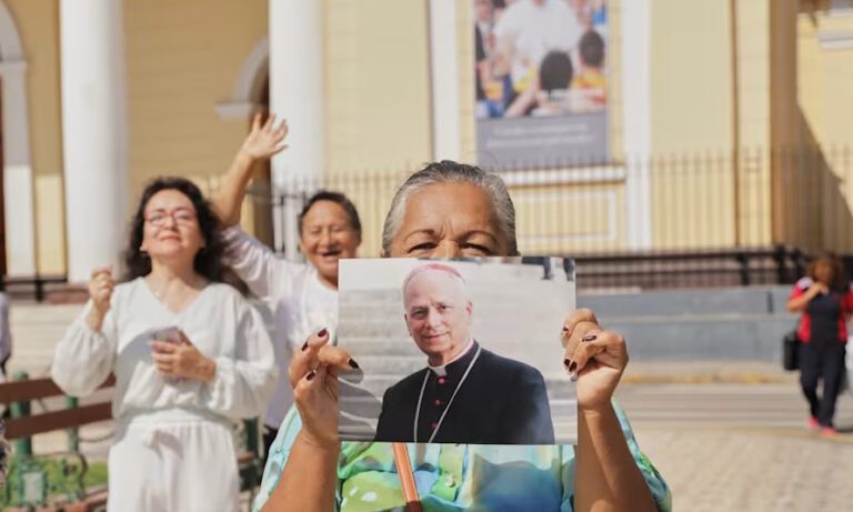 Peruanos celebran con júbilo la elección del papa León XIV