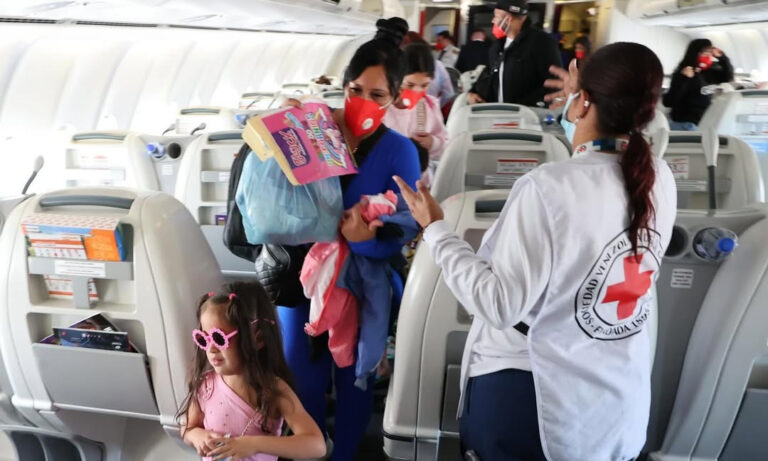 Llegan 315 venezolanos repatriados desde México, 146 son menores