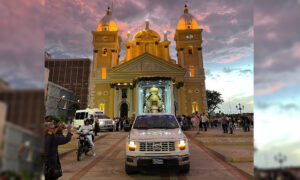 Basílica de la Chinita celebra vigilia de Pentecostés y bendice nuevo “María Móvil”