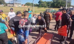 Choque entre motorizado y carro en la Circunvalación 1 deja dos heridos
