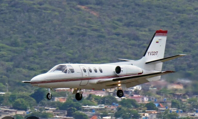 Gobierno busca aeronave perdida con 3 tripulantes a bordo