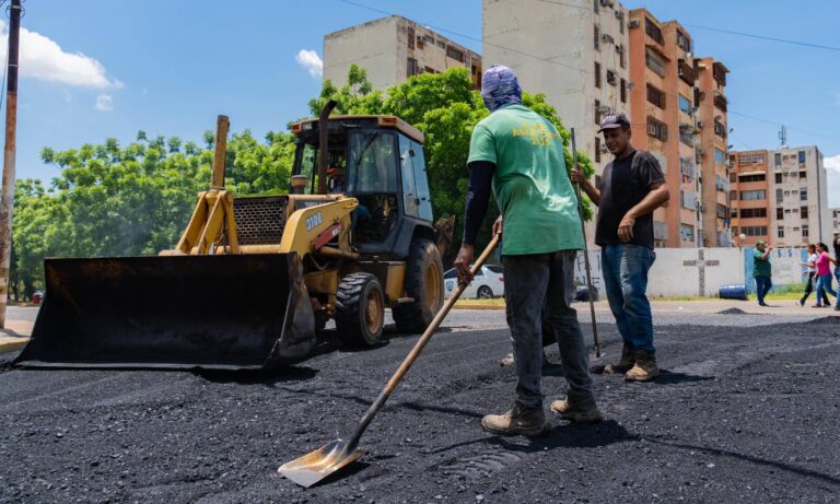 Alcaldía arranca tercera fase del proyecto de vialidad en Lago Azul