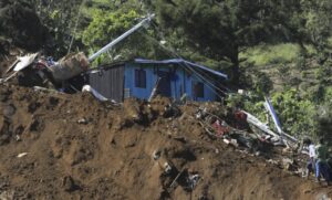 Suben a 11 los muertos por un alud en Antioquia