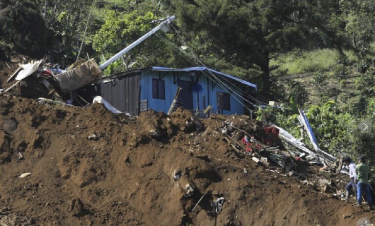 Suben a 11 los muertos por un alud en Antioquia