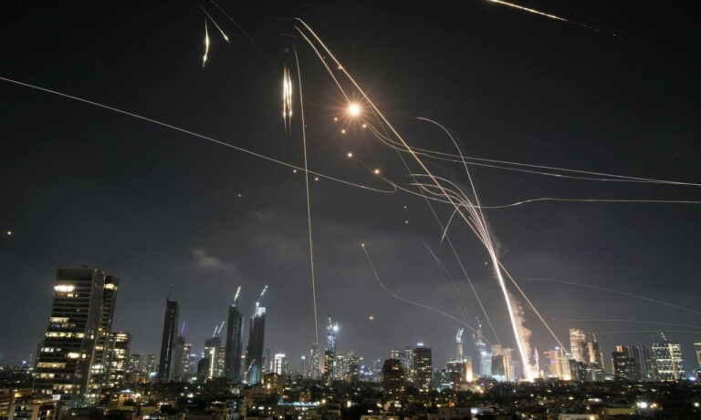 Al menos 5 heridos en ataques con misiles balísticos de Irán a Israel