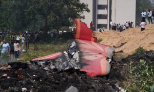 Avión con 242 personas a bordo se estrella en India