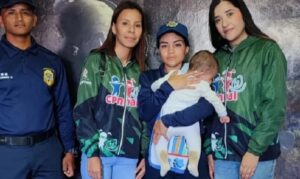 Abandona a su bebé para “presionar al padre” a seguir con ella