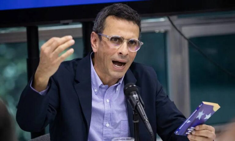 Capriles: Cerrar páginas web no esconderá la crisis económica del país