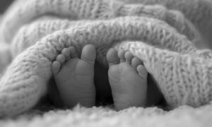 Condenan a mujer que mató a su hija recién nacida y la arrojó a un río
