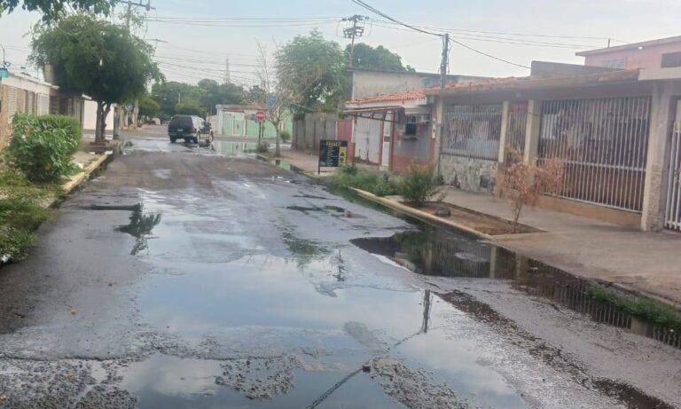 Denuncian colapso de aguas servidas en Mara Norte