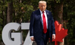 Trump advierte que todo el mundo debería evacuar Teherán “inmediatamente”