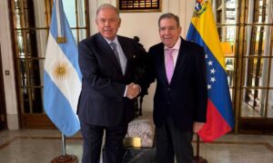 Canciller argentino y González Urrutia hablan sobre asuntos de “interés común”