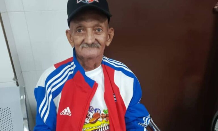 Pensionado requiere insumos médicos para tratar grave lesión en el pie