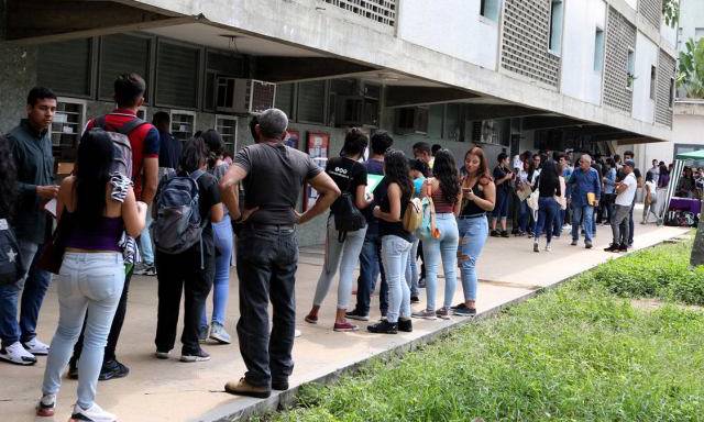 Estudiantes rechazan decisión del CNU sobre admisión universitaria