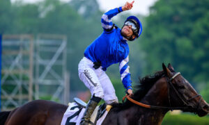 Junior Alvarado gana el Belmont Stakes