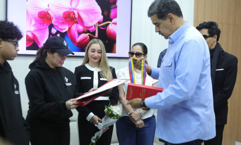 Maduro otorga nacionalidad y orden póstuma a Rubby Pérez