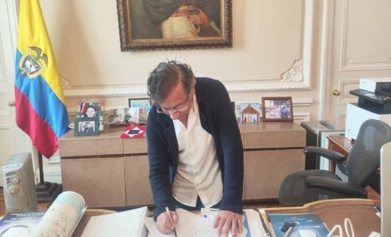 Petro deroga decreto con el que convocaba la consulta popular