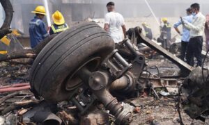 Hallan al menos 268 cuerpos tras accidente aéreo en India