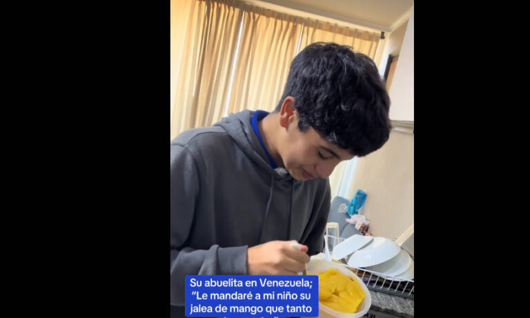 Venezolano llora al probar 8 años después jalea de su abuela