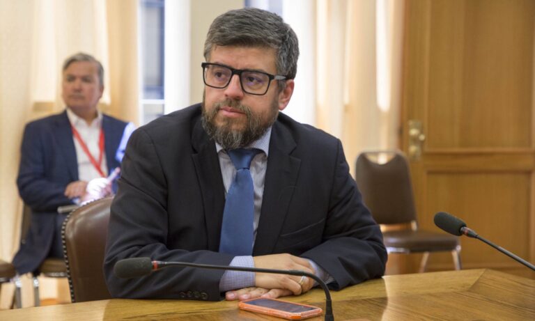 Diputado chileno propone deportar a "todos los venezolanos" en un barco