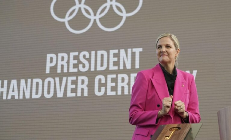 Kirsty Coventry es la primera mujer al frente del COI