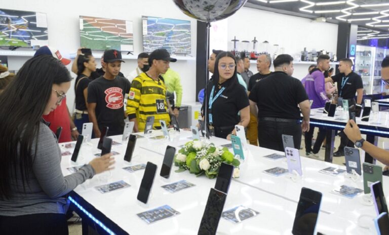 Krece inaugura su primera tienda física del país en Galerías Mall