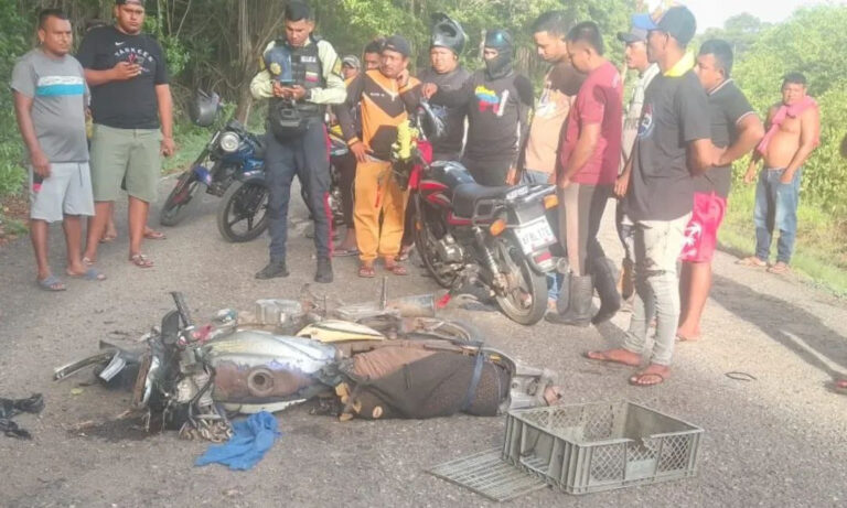 Choque de motos en la Laguna de Sinamaica deja 2 muertos y 1 herido