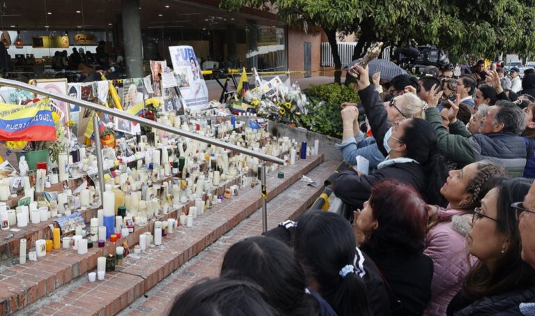 Salud del senador Uribe Turbay mantiene en vilo a Colombia