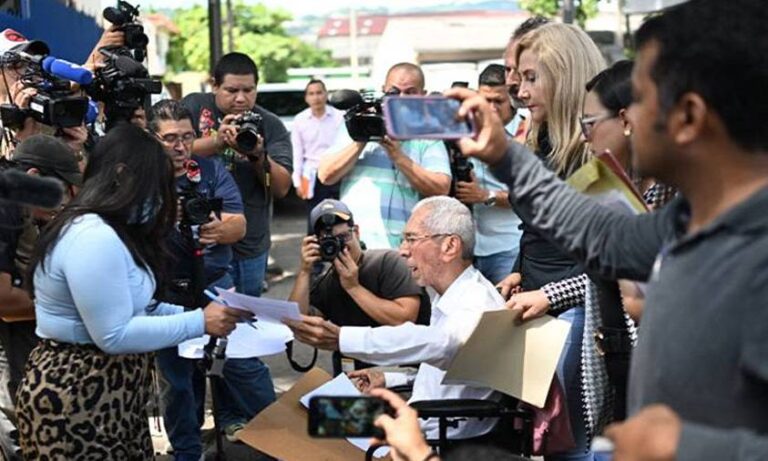 Niegan derecho de visita a venezolanos recluidos en Cecot