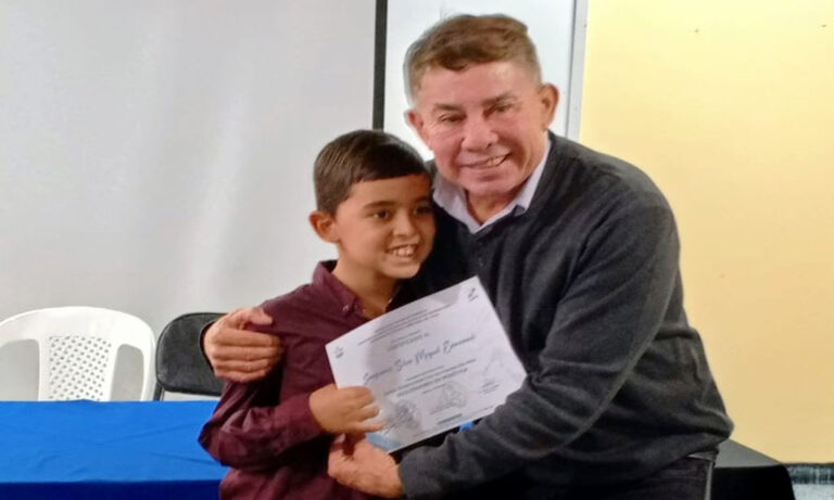 Niño cabimense de 9 años recibe certificación universitaria de Robótica