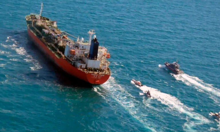 Cierre del Estrecho de Ormuz impulsaría ingresos petroleros del país