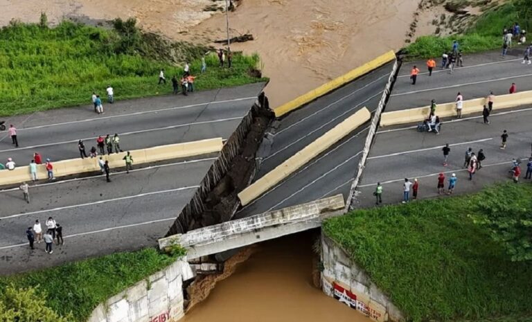 Colapsa en Portuguesa puente de la autopista José Antonio Páez por las lluvias