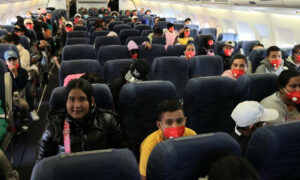 Llegan 252 venezolanos repatriados desde México, entre ellos 110 niños