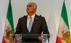 Hijo del sah de Irán se propone para liderar una transición pacífica y democrática
