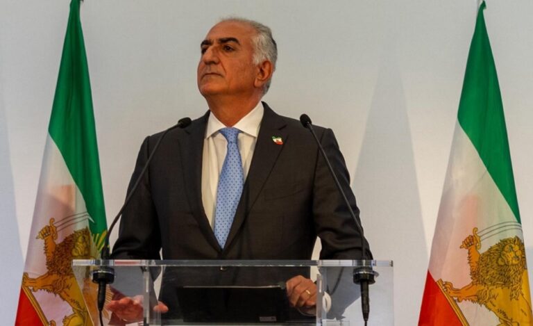 Hijo del sah de Irán se propone para liderar una transición pacífica y democrática