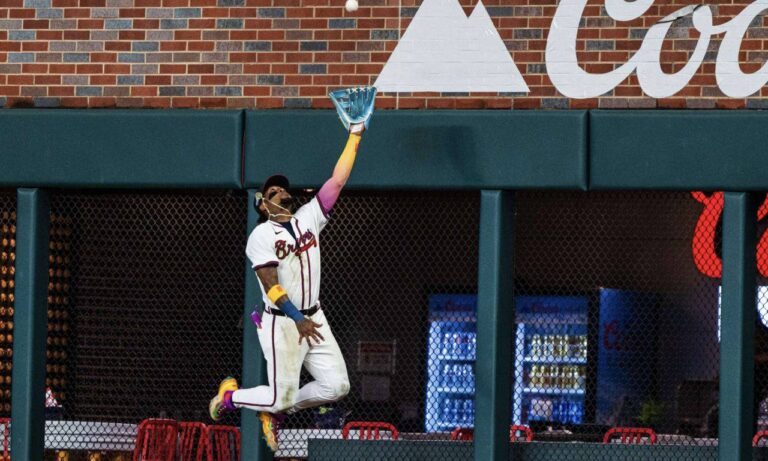 Ronald Acuña Jr. logra 4 bases y protagoniza gran jugada defensiva