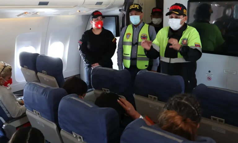 Llega vuelo con 150 venezolanos repatriados desde Honduras