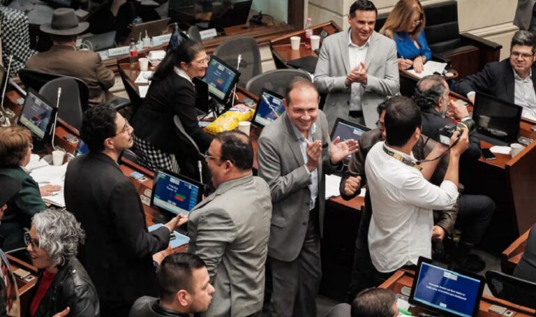 Senado aprueba reforma laboral presentada por el presidente Petro
