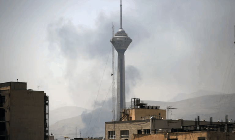 Israel confirma ataque a televisión "de propaganda e incitación del régimen" iraní