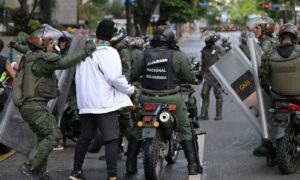 Türk muestra preocupación por detenciones arbitrarias en el país